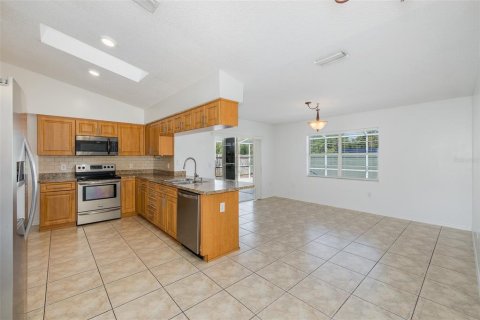 Villa ou maison à vendre à New Port Richey, Floride: 3 chambres, 141.95 m2 № 2419040 - photo 12