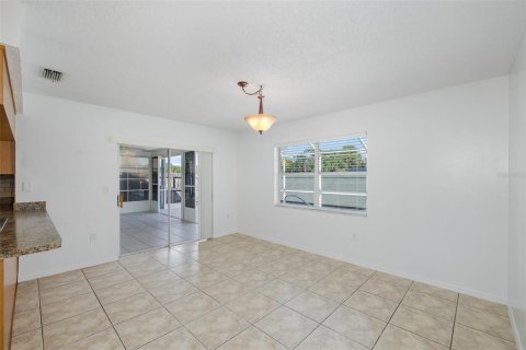 Villa ou maison à vendre à New Port Richey, Floride: 3 chambres, 141.95 m2 № 2419040 - photo 17