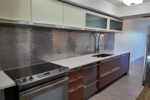Condo in Sarasota, Florida, 2 bedrooms № 2201297 - photo 10