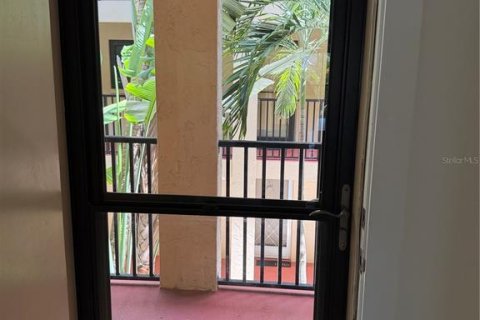 Condo in Sarasota, Florida, 2 bedrooms № 2201297 - photo 5