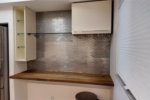 Condo in Sarasota, Florida, 2 bedrooms № 2201297 - photo 11