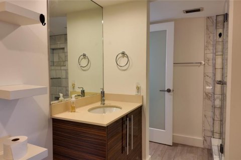 Condo in Sarasota, Florida, 2 bedrooms № 2201297 - photo 26