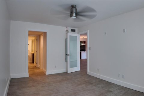 Condo in Sarasota, Florida, 2 bedrooms № 2201297 - photo 18