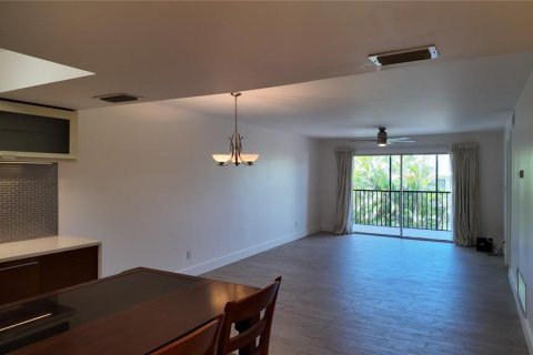 Condo in Sarasota, Florida, 2 bedrooms № 2201297 - photo 7