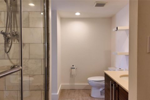Condo in Sarasota, Florida, 2 bedrooms № 2201297 - photo 25