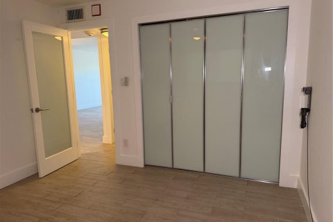 Condo in Sarasota, Florida, 2 bedrooms № 2201297 - photo 21