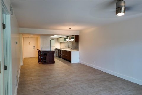 Condo in Sarasota, Florida, 2 bedrooms № 2201297 - photo 19