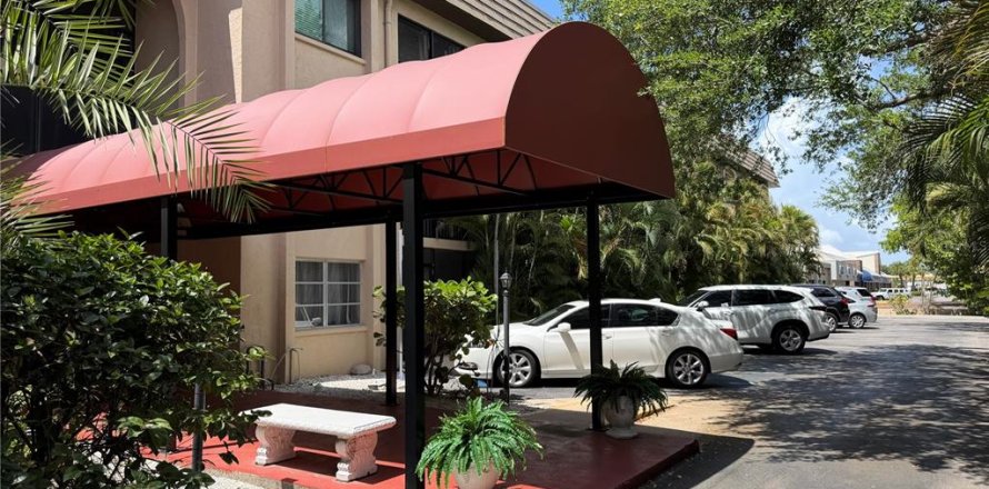 Condo in Sarasota, Florida, 2 bedrooms № 2201297