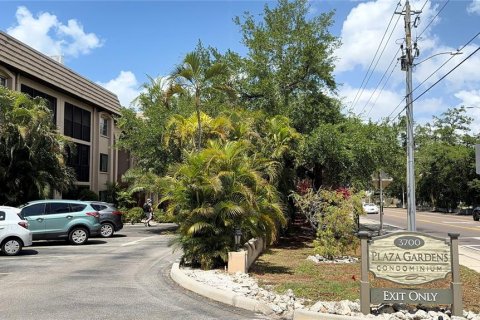 Condo in Sarasota, Florida, 2 bedrooms № 2201297 - photo 3