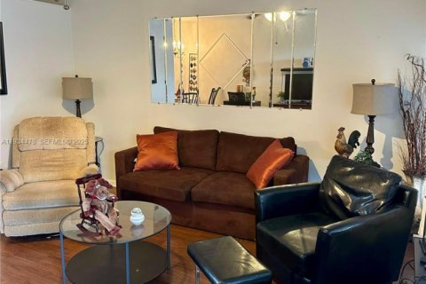 Condo in Miami, Florida, 1 bedroom  № 1992575 - photo 5