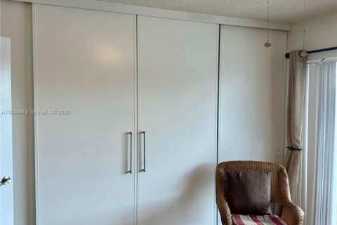 Condo in Miami, Florida, 1 bedroom  № 1992575 - photo 14