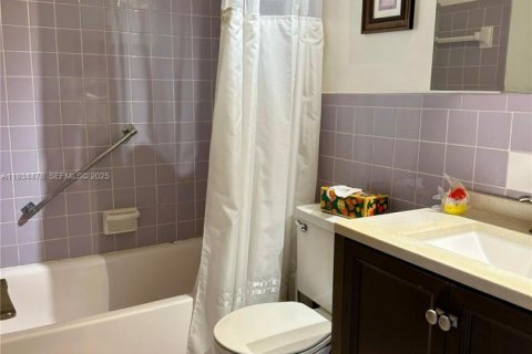 Condo in Miami, Florida, 1 bedroom  № 1992575 - photo 12