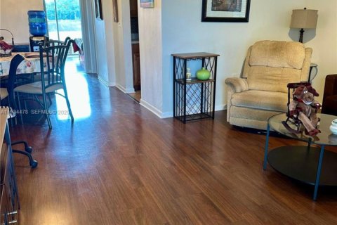 Condo in Miami, Florida, 1 bedroom  № 1992575 - photo 6