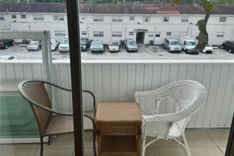 Condo in Miami, Florida, 1 bedroom  № 1992575 - photo 15