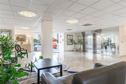 Condo in Fort Lauderdale, Florida, 2 bedrooms  № 1886596 - photo 14