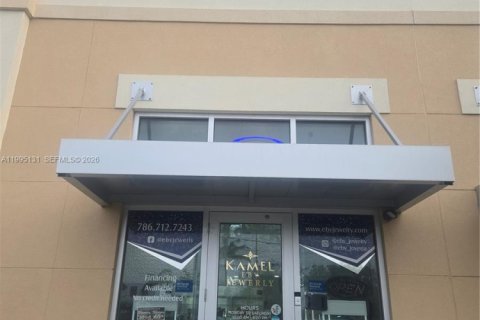 Купить коммерческую недвижимость в Майами-Гарденс, Флорида № 2063100 - фото 7