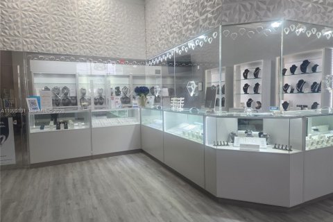 Коммерческая недвижимость в Майами-Гарденс, Флорида № 2063100