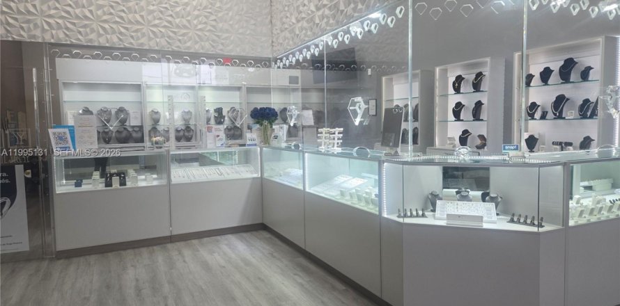 Коммерческая недвижимость в Майами-Гарденс, Флорида № 2063100