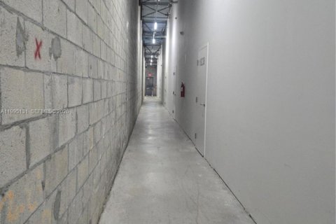 Купить коммерческую недвижимость в Майами-Гарденс, Флорида № 2063100 - фото 5