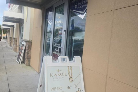 Купить коммерческую недвижимость в Майами-Гарденс, Флорида № 2063100 - фото 10