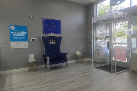 Купить коммерческую недвижимость в Майами-Гарденс, Флорида № 2063100 - фото 4