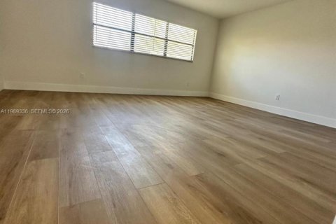 Touwnhouse à louer à Miami, Floride: 3 chambres, 175.59 m2 № 2051498 - photo 18