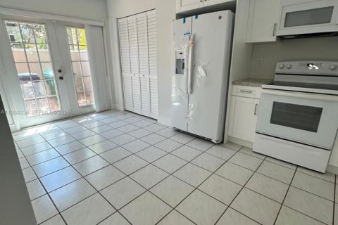 Touwnhouse à louer à Miami, Floride: 3 chambres, 175.59 m2 № 2051498 - photo 8