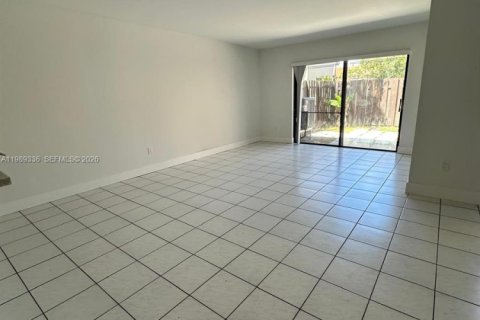 Touwnhouse à louer à Miami, Floride: 3 chambres, 175.59 m2 № 2051498 - photo 7