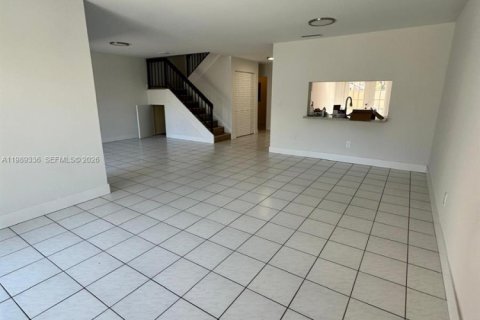Touwnhouse à louer à Miami, Floride: 3 chambres, 175.59 m2 № 2051498 - photo 5