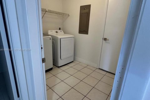 Touwnhouse à louer à Miami, Floride: 3 chambres, 175.59 m2 № 2051498 - photo 11