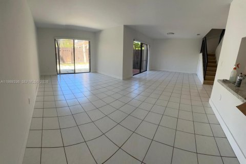 Touwnhouse à louer à Miami, Floride: 3 chambres, 175.59 m2 № 2051498 - photo 3
