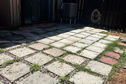 Touwnhouse à louer à Miami, Floride: 3 chambres, 175.59 m2 № 2051498 - photo 23