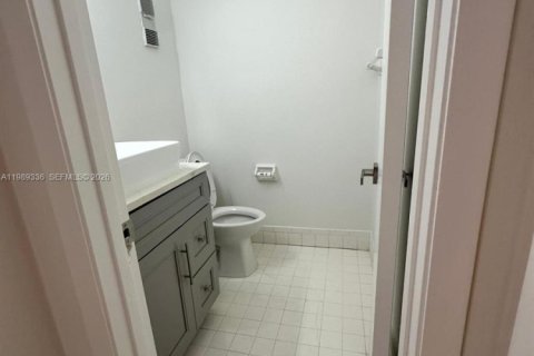 Touwnhouse à louer à Miami, Floride: 3 chambres, 175.59 m2 № 2051498 - photo 10