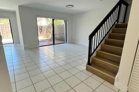 Touwnhouse à louer à Miami, Floride: 3 chambres, 175.59 m2 № 2051498 - photo 6