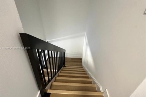 Touwnhouse à louer à Miami, Floride: 3 chambres, 175.59 m2 № 2051498 - photo 12