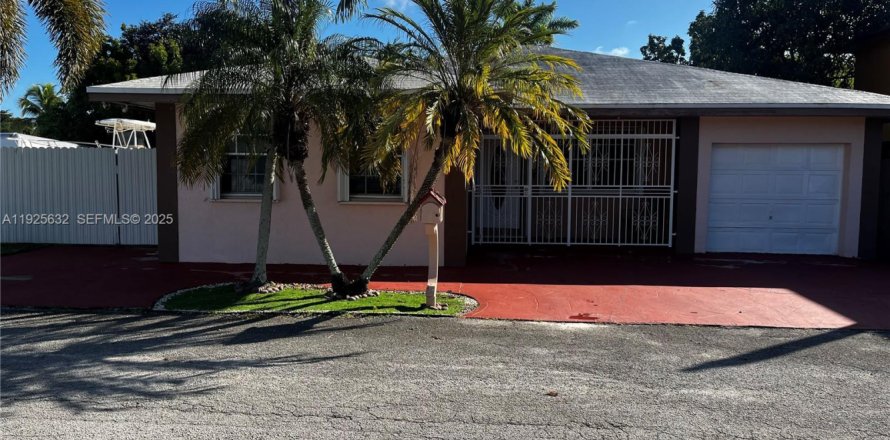 House in Homestead, Florida 3 bedrooms, 119.19 sq.m. № 1984279