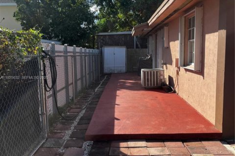 House in Homestead, Florida 3 bedrooms, 119.19 sq.m. № 1984279 - photo 8