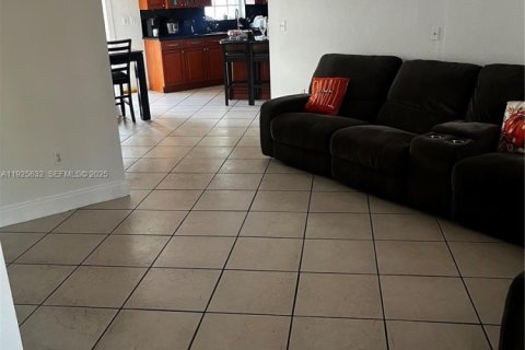 House in Homestead, Florida 3 bedrooms, 119.19 sq.m. № 1984279 - photo 3