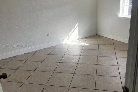 House in Homestead, Florida 3 bedrooms, 119.19 sq.m. № 1984279 - photo 6