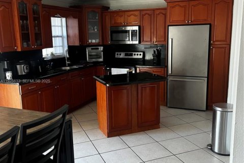 House in Homestead, Florida 3 bedrooms, 119.19 sq.m. № 1984279 - photo 4