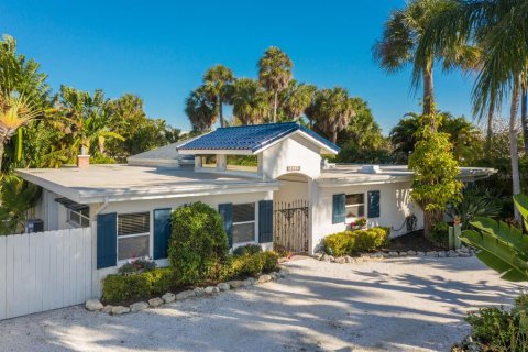 Villa ou maison à vendre à Holmes Beach, Floride: 4 chambres, 229.65 m2 № 1089923 - photo 1