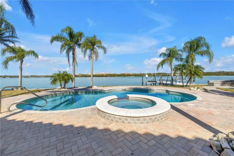 Villa ou maison à vendre à Madeira Beach, Floride: 4 chambres, 335.75 m2 № 2222450 - photo 6