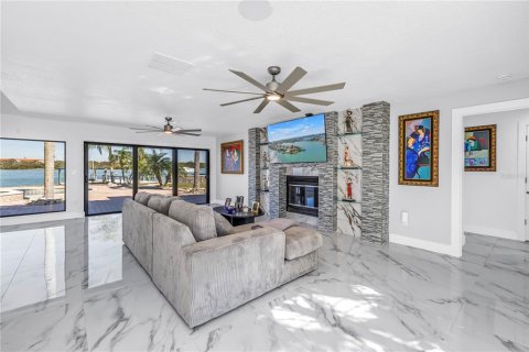 Villa ou maison à vendre à Madeira Beach, Floride: 4 chambres, 335.75 m2 № 2222450 - photo 3
