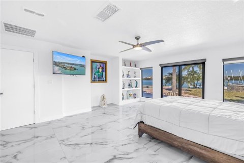 Villa ou maison à vendre à Madeira Beach, Floride: 4 chambres, 335.75 m2 № 2222450 - photo 9