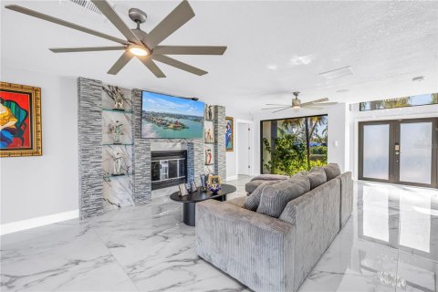 Villa ou maison à vendre à Madeira Beach, Floride: 4 chambres, 335.75 m2 № 2222450 - photo 15