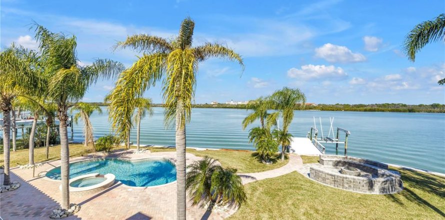 Villa ou maison à Madeira Beach, Floride 4 chambres, 335.75 m2 № 2222450