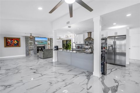 Villa ou maison à vendre à Madeira Beach, Floride: 4 chambres, 335.75 m2 № 2222450 - photo 18