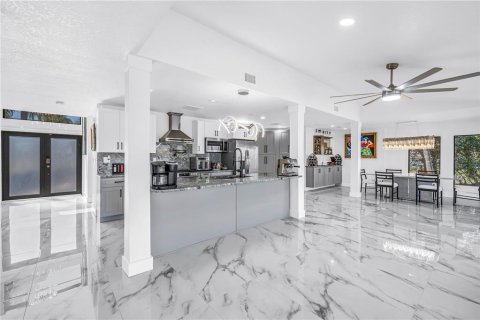 Villa ou maison à vendre à Madeira Beach, Floride: 4 chambres, 335.75 m2 № 2222450 - photo 16