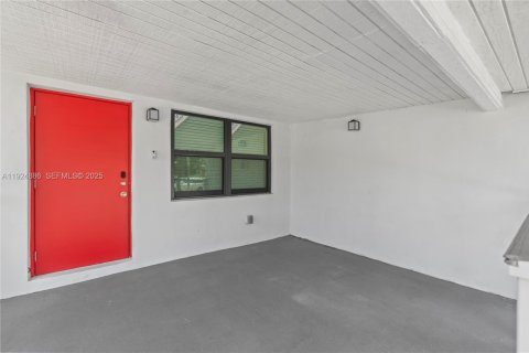 Снять в аренду виллу или дом в Норт-Майами, Флорида 3 спальни, 147.71м2, № 1987950 - фото 3