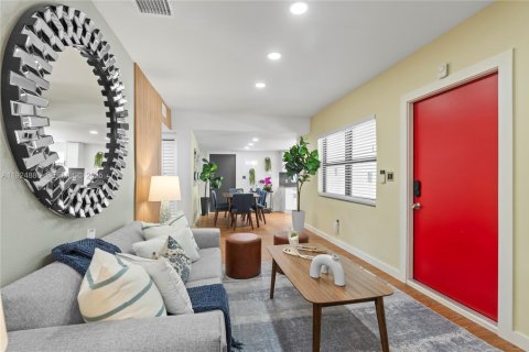 Снять в аренду виллу или дом в Норт-Майами, Флорида 3 спальни, 147.71м2, № 1987950 - фото 5